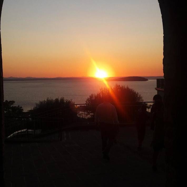 Agriturismo per 3 persone, con Balcone e Terrazza nonché Giardino e Vista lago a Magione