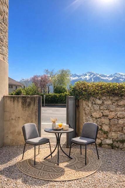 Gîte pour 2 personnes, avec vue et terrasse à Saint-Ismier