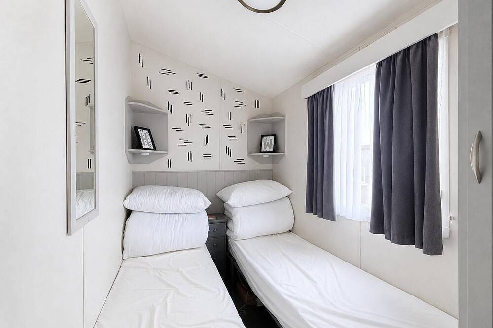 Beautiful caravan at Manor Park Holiday Park in Hunstanton in Hunstanton, Norfolk Coast