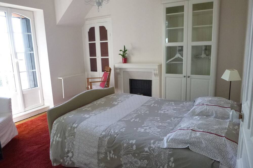 Appartement entier, Appartement Villa Kergoarem - Crozon - vue sur mer exceptionnelle - Ot*** in Crozon, Iroise