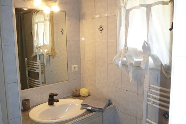 Location de vacances pour 2 personnes, avec jacuzzi à Vallabrègues - 2