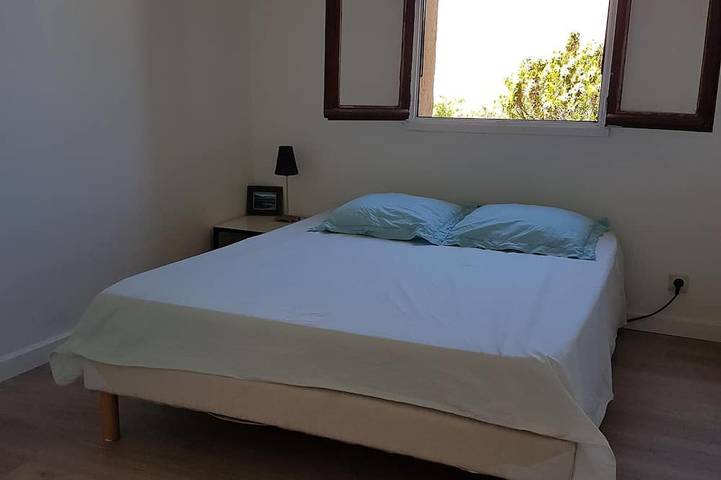 Casa con vistas al mar a 80 metros de la playa, para 6 personas. in Sant Ambroggio, Lumio