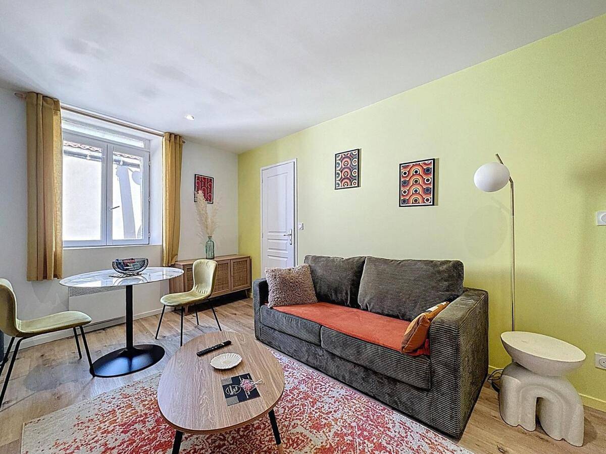 Appartement entier, Séjour en groupe Immeuble 10 pers, Aulnat in Aulnat, Région de Clermont-Ferrand