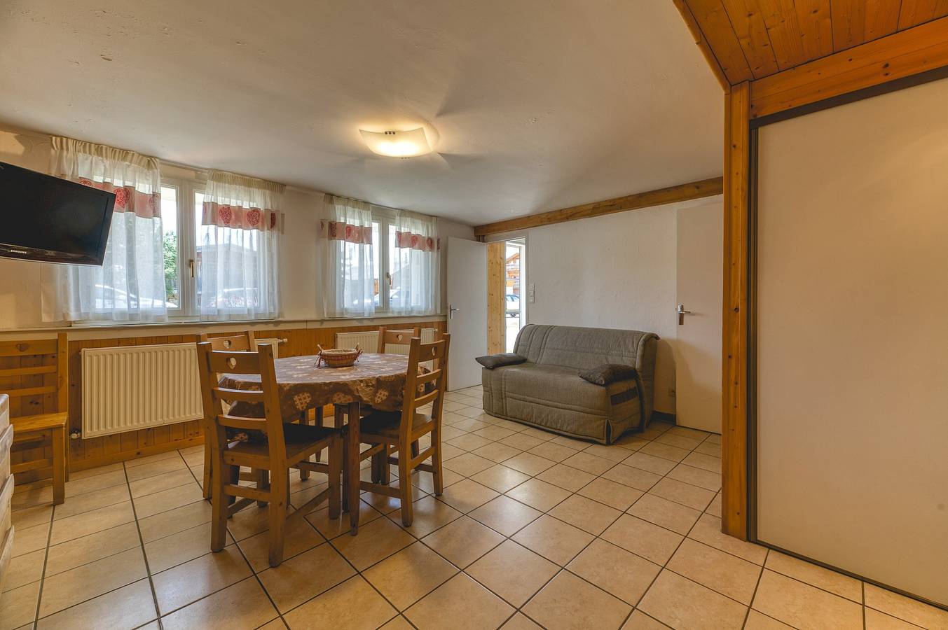Ganzes Studio, Einzimmerapartment 'Chalet Crocus 32m2' mit privater Terrasse und Wi-Fi in Huez, Nationalpark Écrins