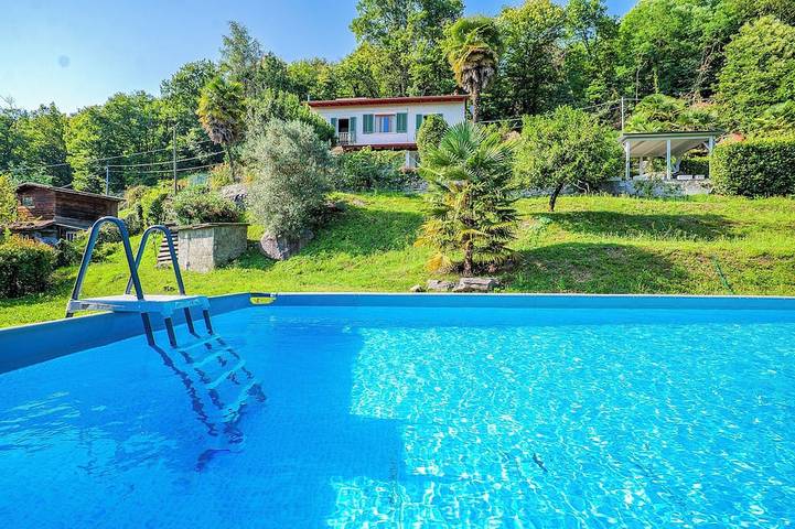 Ferienhaus für 6 Personen, mit Balkon und Garten in Comune di Luino