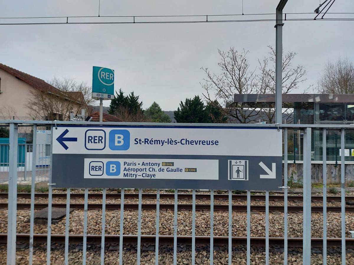 Appartement entier, Studio lumineux, au calme, accessible, à Gif sur Yvette in Gif-sur-Yvette, Parc naturel régional de la Haute Vallée de Chevreuse