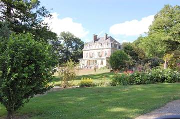 Chambre d’hôte pour 3 personnes, avec terrasse et jacuzzi ainsi que piscine et jardin dans Oise