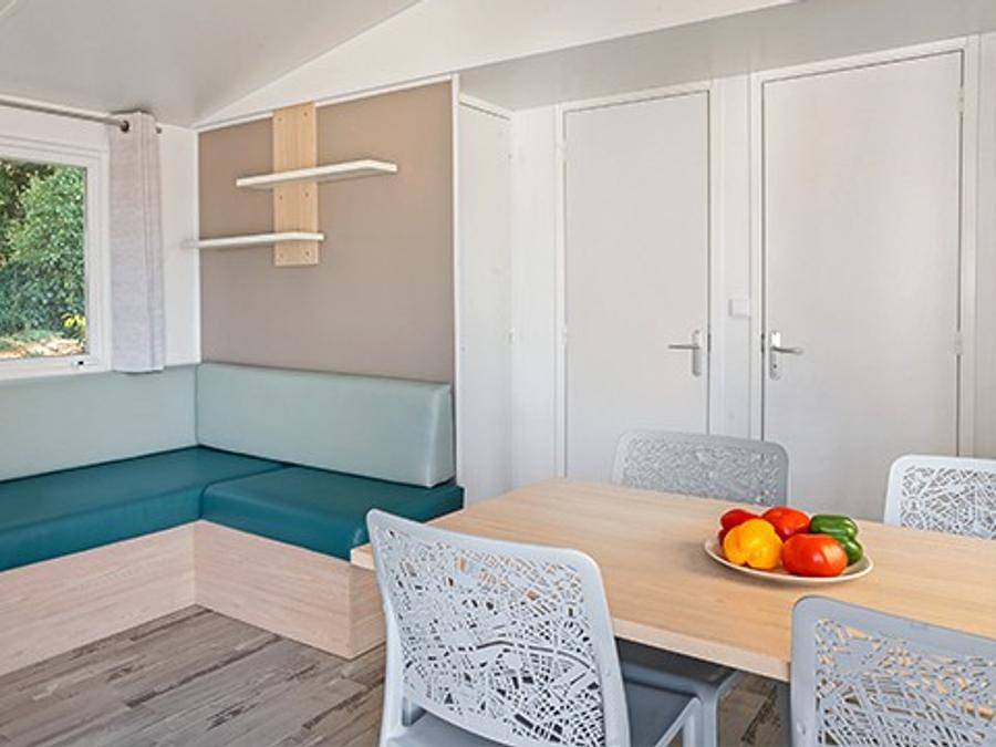Camping Marvilla Parks - Les Gorges de Provence - Mobilheim 4 personen - Comfort Xl | 2 Zi. | 4 Pers. | Erhöhte Terrasse | Klim. in Montagnac-Montpezat, Regionaler Naturpark Verdon