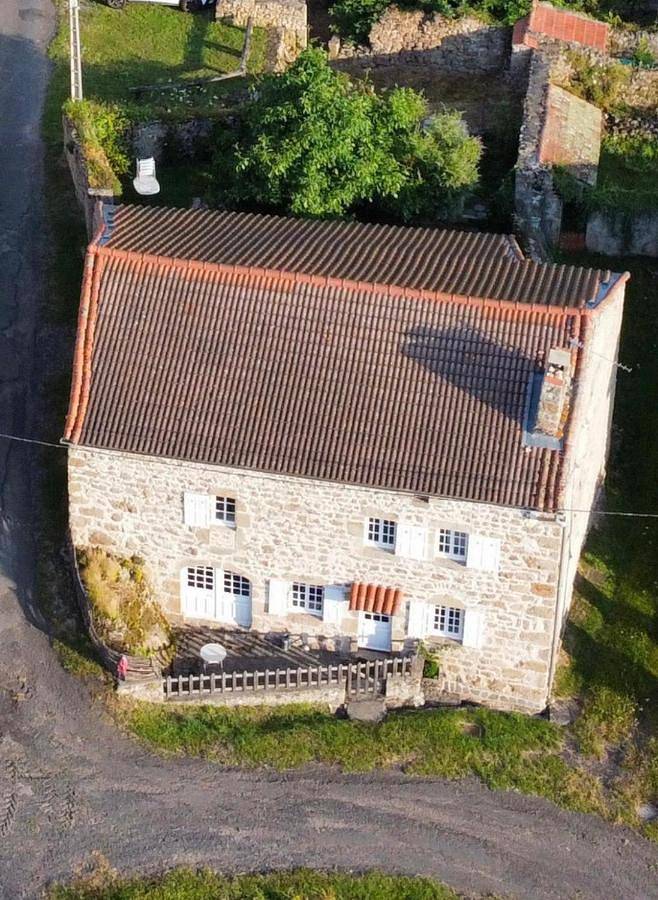 Location de vacances pour 6 personnes, avec jardin, animaux acceptés à Saint-André-de-Chalencon - 2