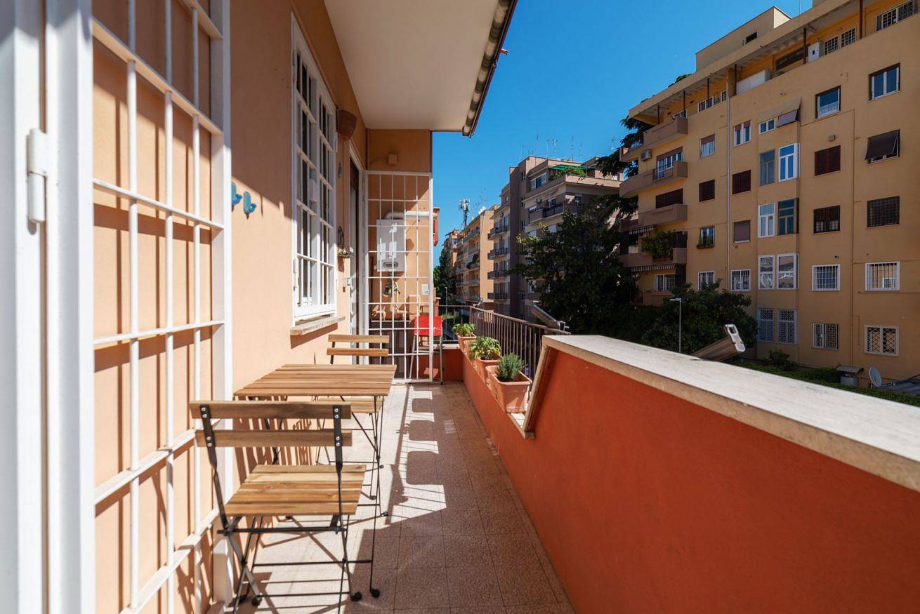 Entire apartment, Guesthost - Bright Balcony Apartment Appiano in Rome, Rome Province