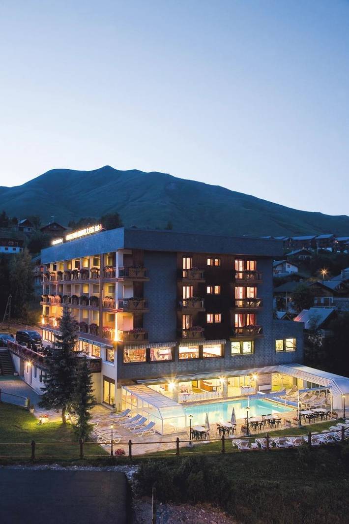 Hôtel pour 4 personnes, avec sauna ainsi que piscine et terrasse, adapté aux familles