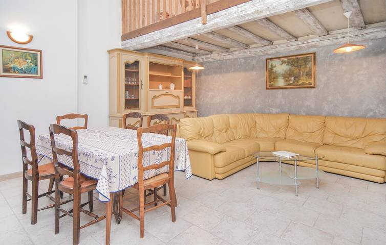 Ganze Ferienwohnung, Gemütliche Wohnung mit Pool, Garten und Parkplatz in der Nähe von Rhone in Le Sambuc, Arles