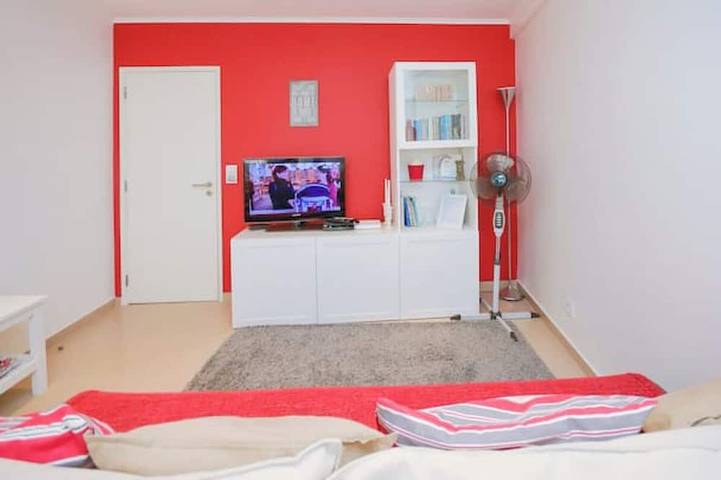 Ganze Wohnung, Modern and Cozy home at 5km from downtown and 900m from the American embassy in Lissabon, Costa de Lisboa