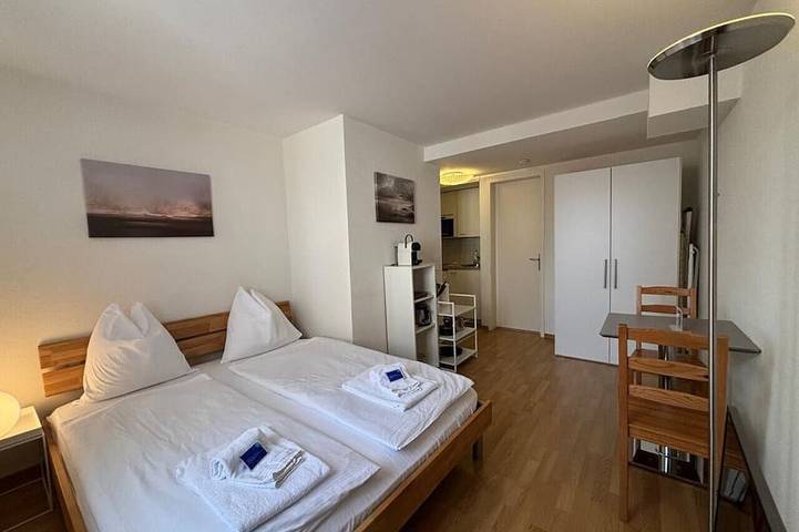 Ganze Wohnung, Studio at famous Storchengasse (Stork 45) in Zürich, Bezirk Zürich