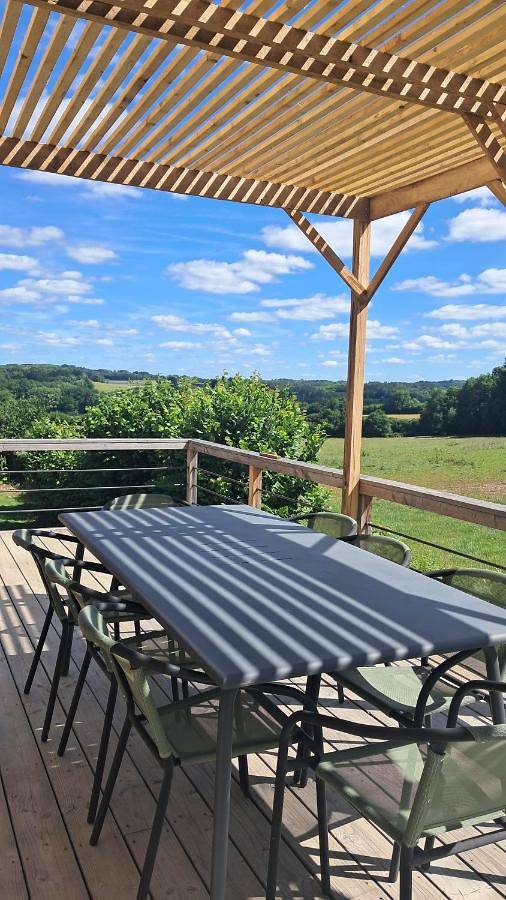 Location de vacances pour 2 personnes, avec piscine ainsi que jardin et vue, animaux acceptés à Condat-sur-Ganaveix - 2