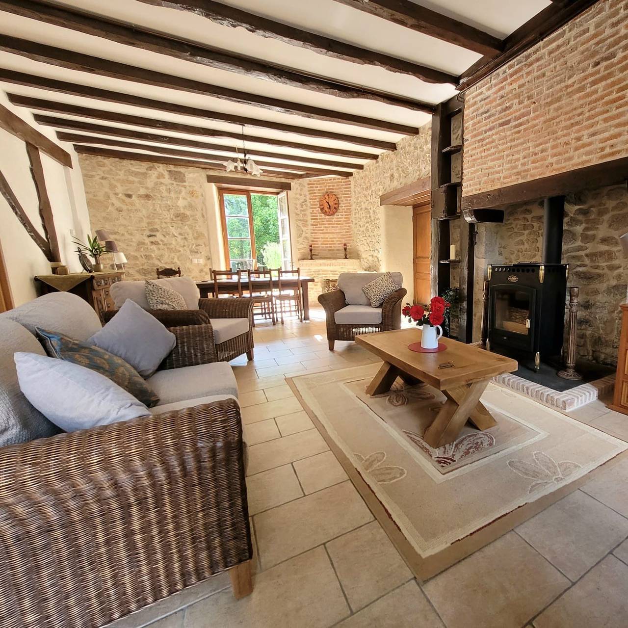 The Coach House-3 Bed-2 Bath-Garden-Petsok-Freep in Saint-Mathieu, Parc naturel régional Périgord-Limousin