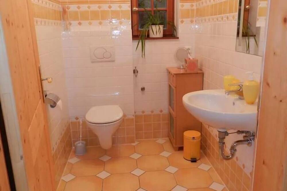 Ganze Wohnung, Moderne Ferienwohnung Wolke 2 mit Wasserbett in Egglham, Ostbayern