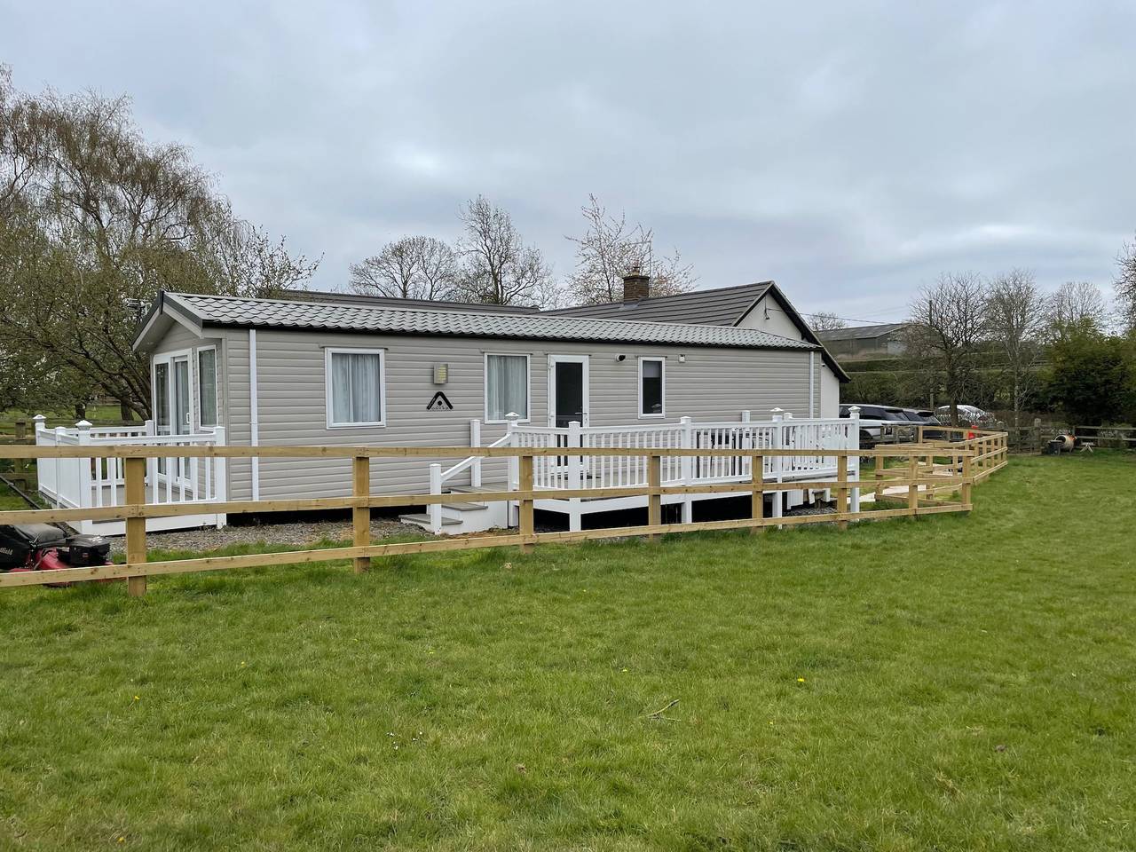 Caravan in Holcot  - Sleeps 6 - Pet Friendly in Holcot, Northamptonshire