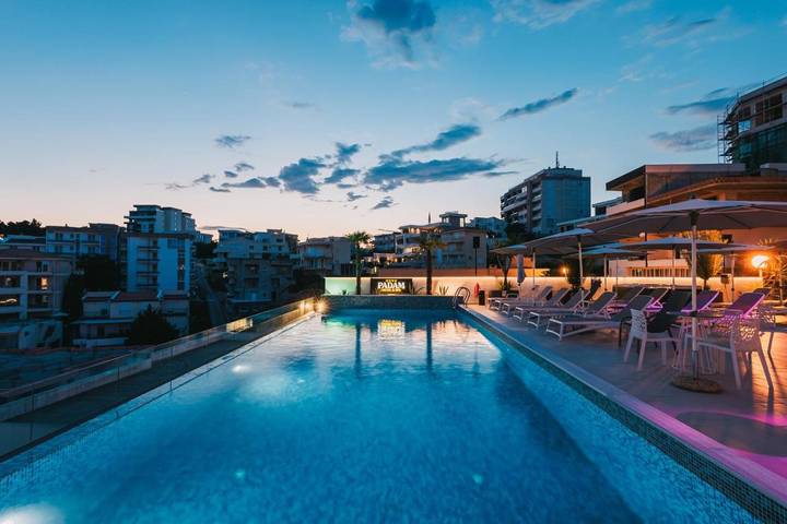 Hôtel pour 5 personnes, avec Balcon et Jacuzzi ainsi que Terrasse et Jardin