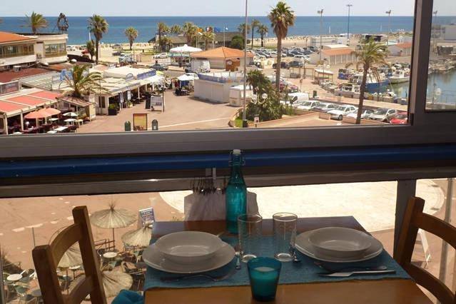 Gîte pour 4 personnes, avec vue et terrasse, adapté aux familles dans Port De Saint Cyprien - 3