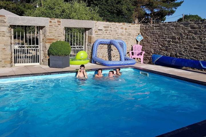 Maison de vacances pour 2 personnes, avec Terrasse ainsi que Jardin et Piscine à Pordic