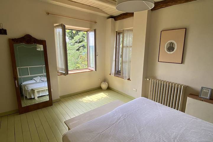 Gîte pour 4 personnes, avec jacuzzi ainsi que terrasse et jardin, animaux acceptés à Ferrere - 3