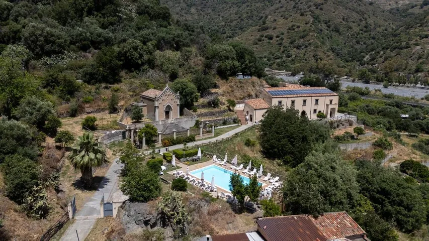 Casa de familia para 2 personas, con jardín además de terraza y piscina - 1