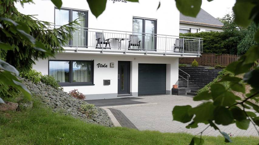 Villa für 17 Personen, mit Seeblick und Terrasse sowie Garten im Sauerland