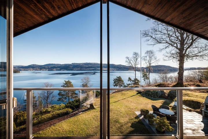 Ferienhaus für 10 Personen, mit Balkon und Terrasse sowie Garten und Pool in Bergen