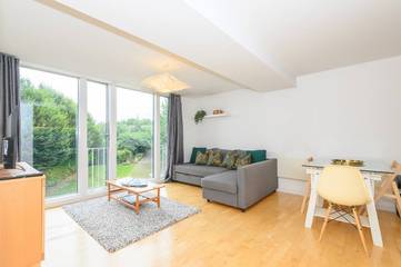 Holiday Apartment for 4 People in Leeds, West Yorkshire, Photo 1