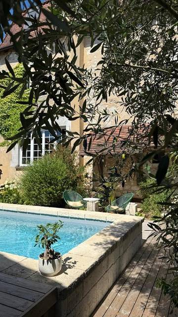 Maison d’hôte pour 4 personnes, avec jardin et vue ainsi que sauna et piscine, animaux acceptés à Mensignac