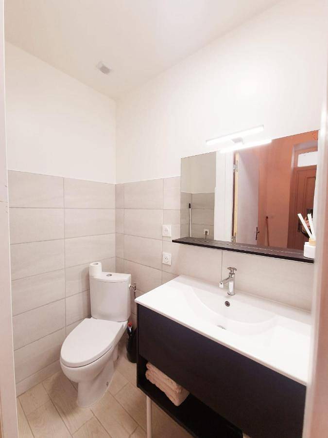 Gîte pour 4 personnes, avec balcon, adapté aux familles à Villefranche-sur-Saône - 2