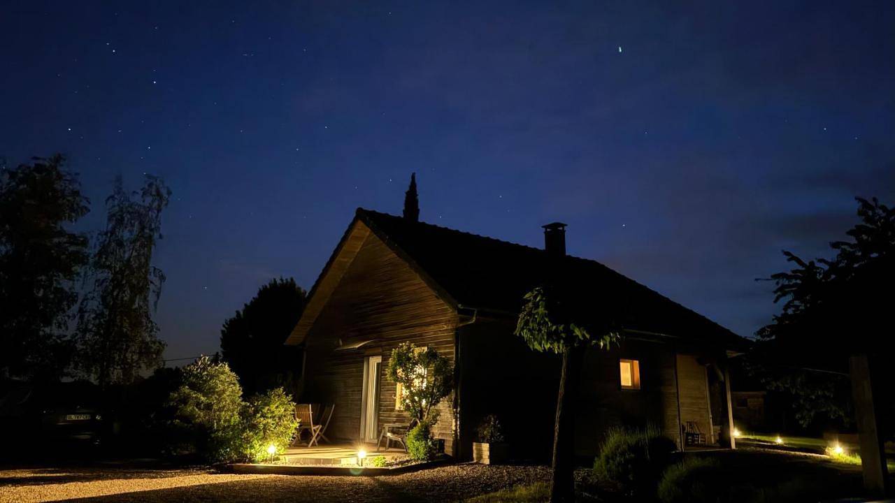 Gîte de la Tuillère, maison contemporaine en bois avec vue et piscine in Saint-Aulaire (Corrèze), Région de Brive-la-Gaillarde