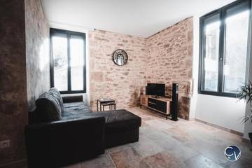 Gîte pour 4 personnes, avec jardin à Sernhac