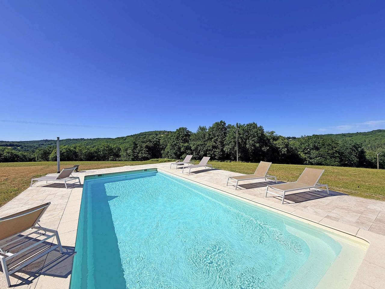 Le Carpenet, piscine et terrain de tennis privés in Le Bugue, Périgord