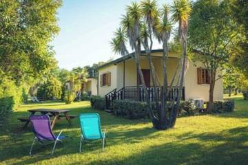 Maison de campagne pour 4 personnes, avec terrasse ainsi que jardin et jacuzzi à Santa-Lucia-di-Moriani