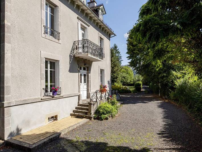 Location de vacances pour 10 personnes, avec Terrasse et Jardin à Thiézac - 3