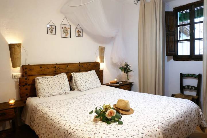 Gîte pour 2 personnes, avec terrasse ainsi que jardin et jacuzzi, animaux acceptés à Alcalá la Real - 2