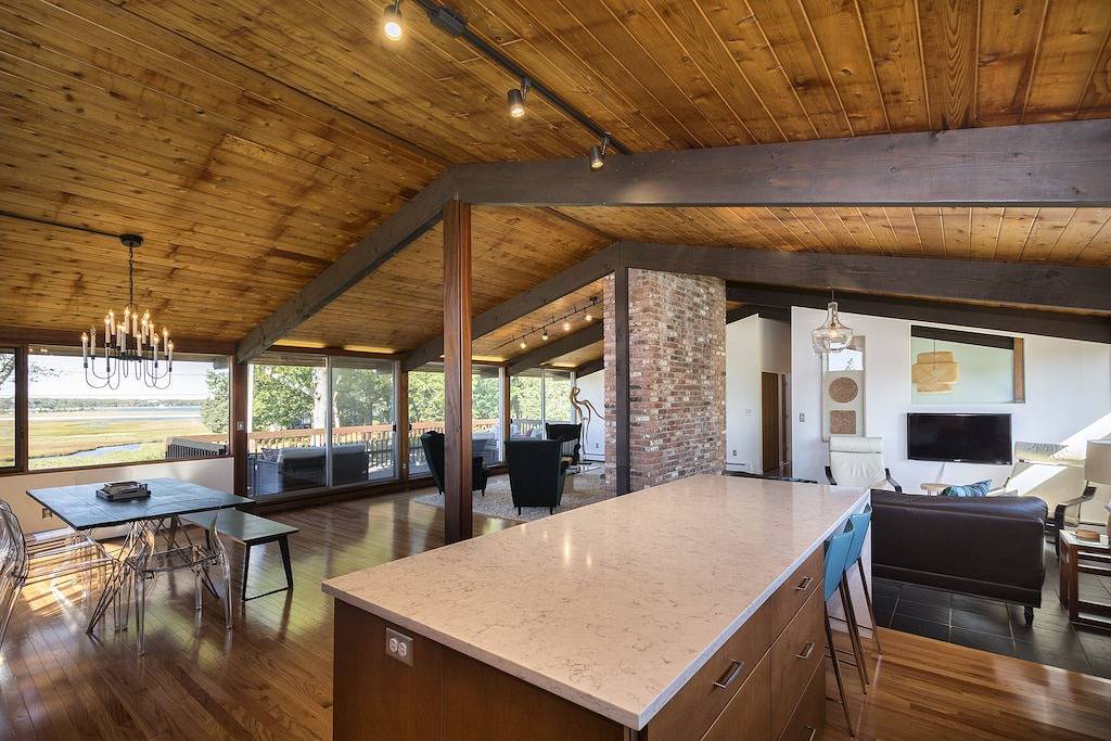 Stella Maris, 6 Schlafzimmer, 3 Bäder Haus an der Küste, Blick auf das Wasser, privater Zugang in Scituate, Massachusetts