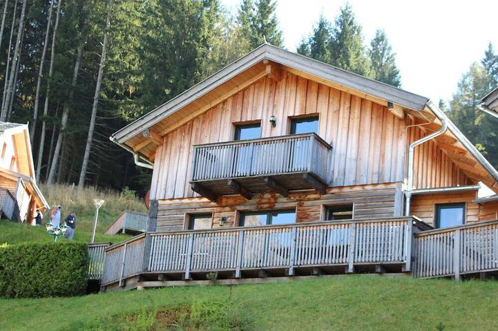 Gîte pour 8 personnes, avec Balcon et Jardin ainsi que Piscine et Sauna à Bad Ischl