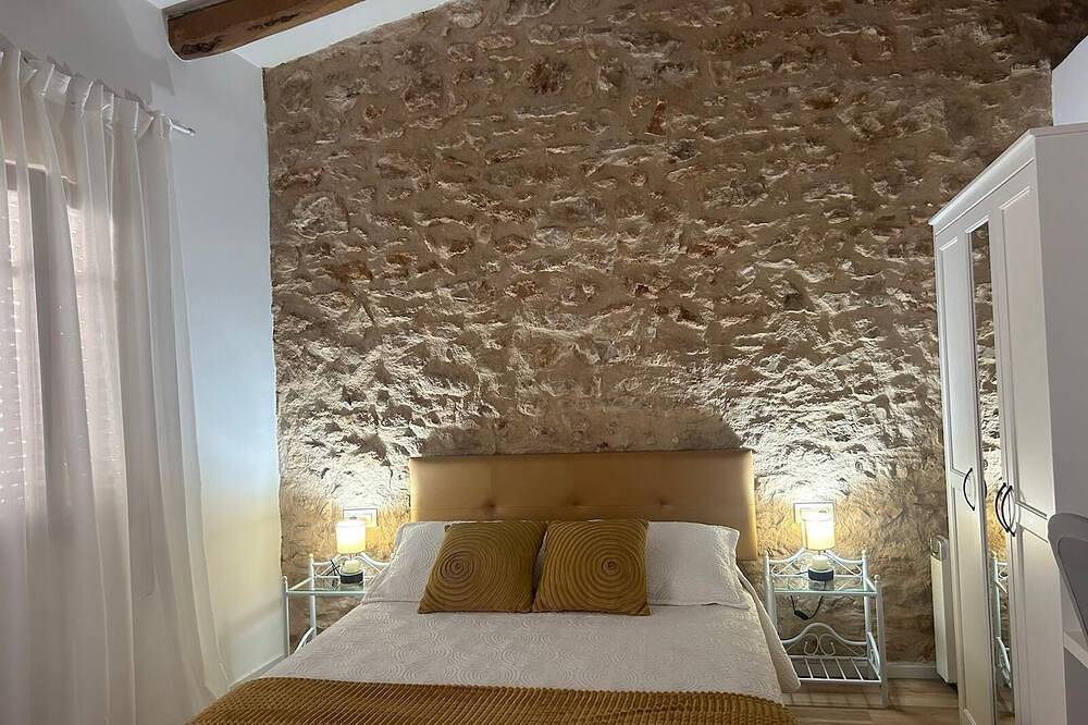 Casa de pueblo que invita a la desconexión. A 2 min de vía verde y el río Ebro. in Tierras del Ebro, Costa Dorada