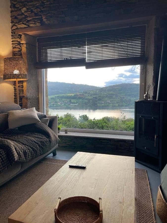 Casa rural para 10 personas, con terraza además de vistas y vistas al lago en O Deza
