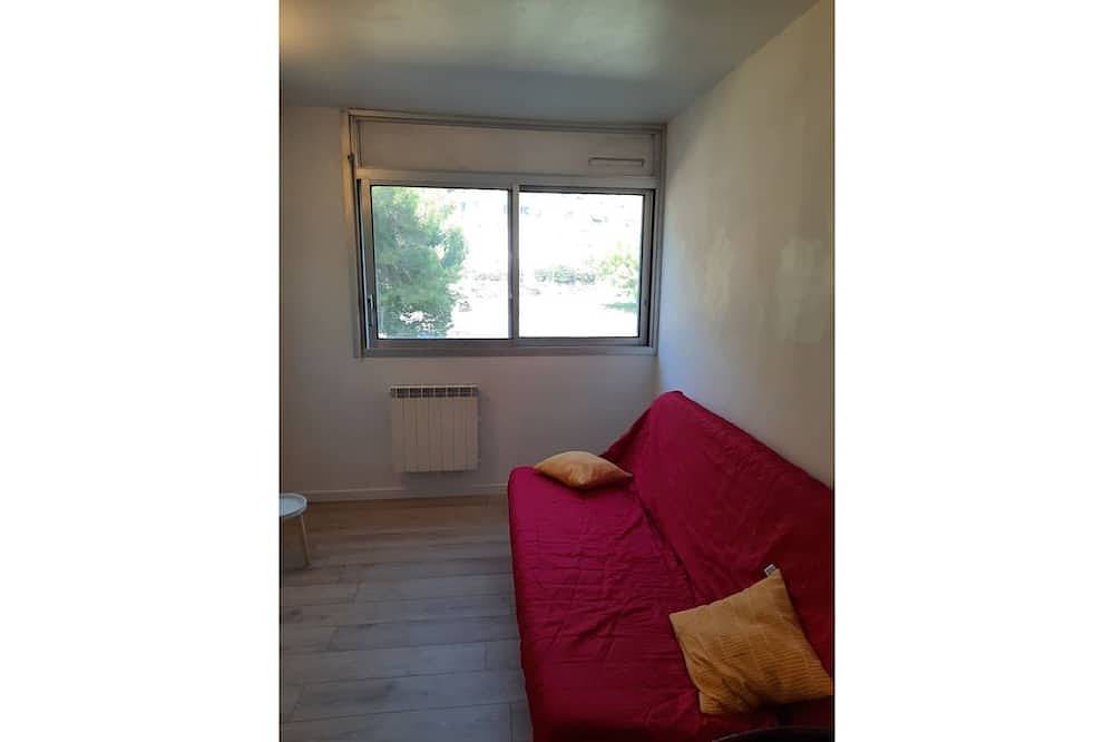 Entire apartment, Studio near beach with parking in La Ciotat, Marseille region