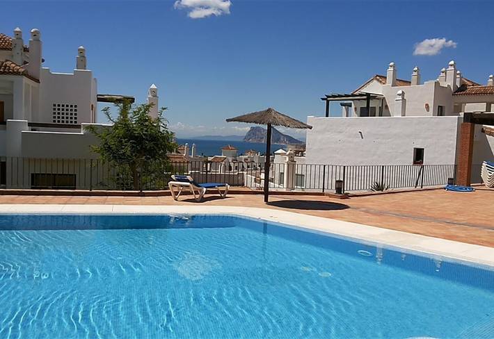 Entire apartment, 3 bedroom Penthouse in the Marina de la Alcaidesa with Great Views, Shared Pools, A/C & Wi-Fi in Playa de La Alcaidesa, San Roque