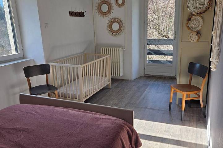 Location de vacances pour 9 personnes, avec Terrasse et Jardin à Bourg-Argental - 4