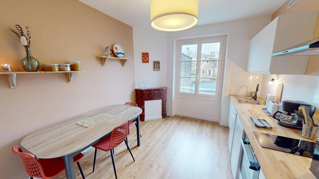 Appartement entier, One-Bedroom Apartment in Valognes, Côte de la Déroute