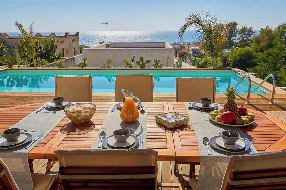 Vous profiterez d'une villa avec piscine et jacuzzi près de Selinunte. in Triscina, Castelvetrano (Commune)