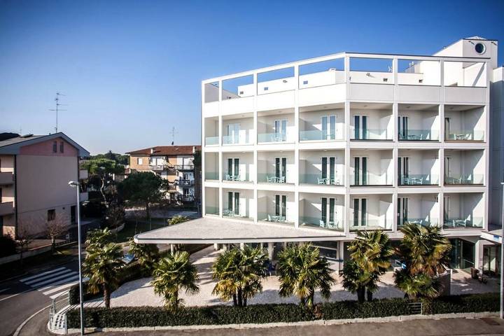 Hôtel pour 2 personnes, avec Balcon ainsi que Terrasse et Jardin à Punta Marina