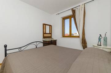 Vacation Rental for 4 Guests in Bol, Brac, Picture 2