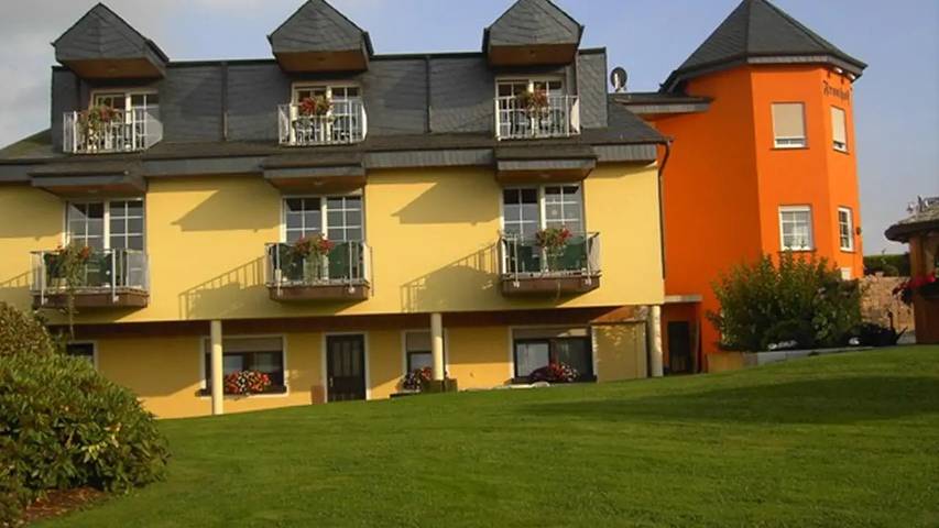 Ferienwohnung für 4 Personen, mit Terrasse und Sauna sowie Garten in Kell am See